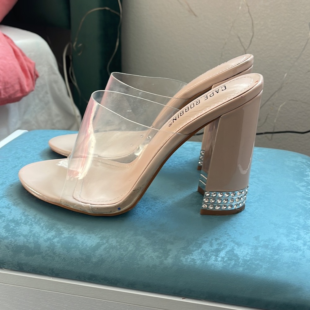 Heels - Picture 4 of 6